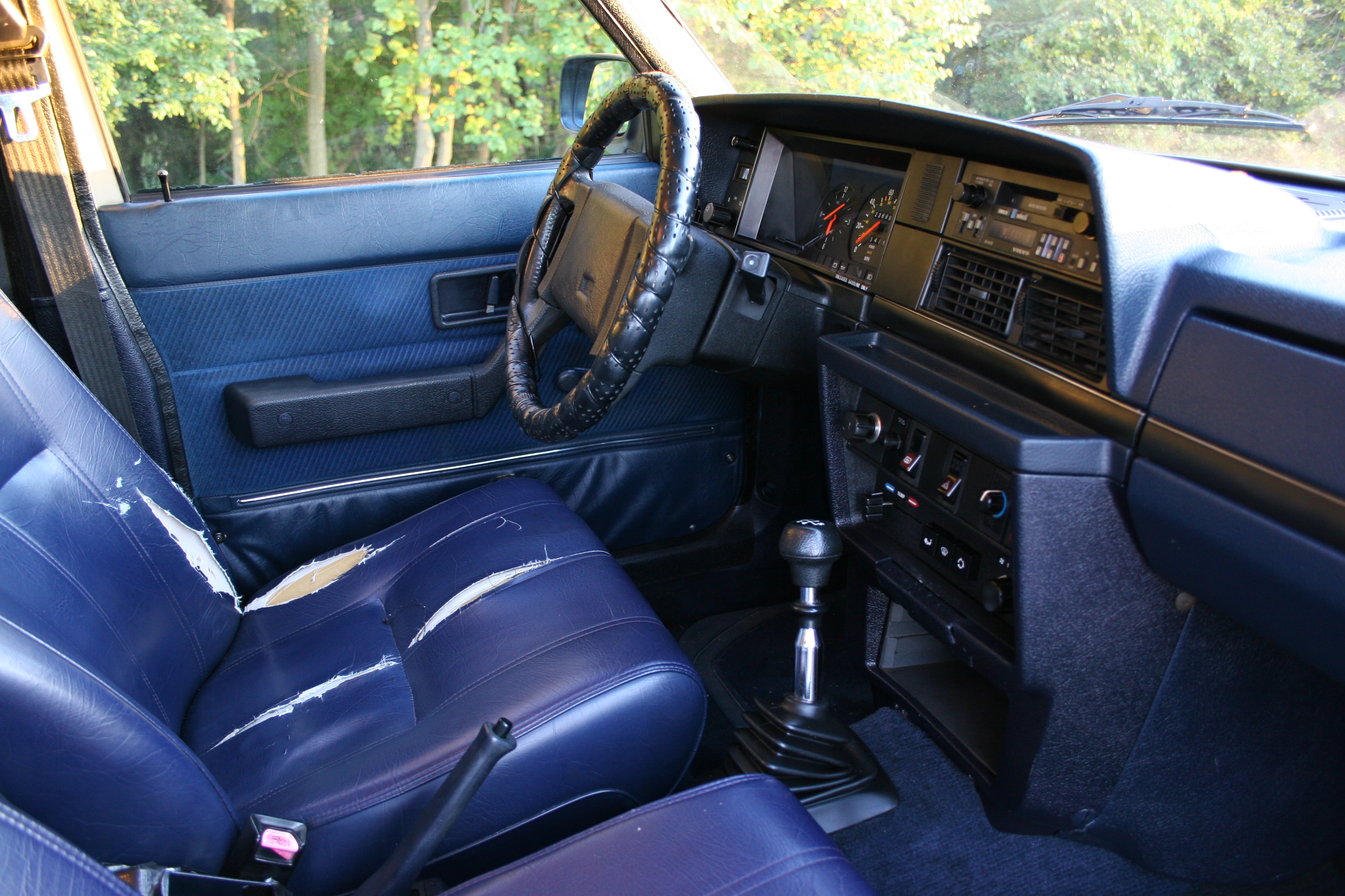 Interior is in very good shape, only the driver's seat and center armrest console are the only damaged bits, most everything else is pretty mint which is exciting!
