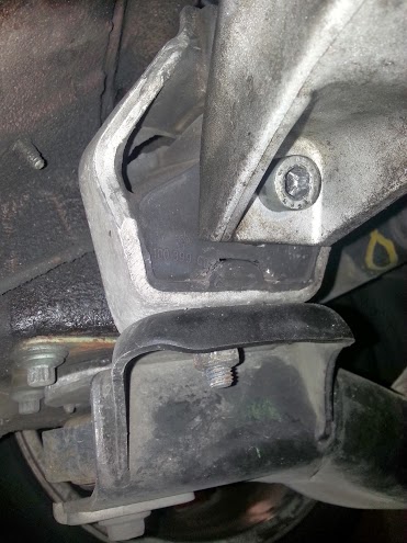 bad trans mount.jpg