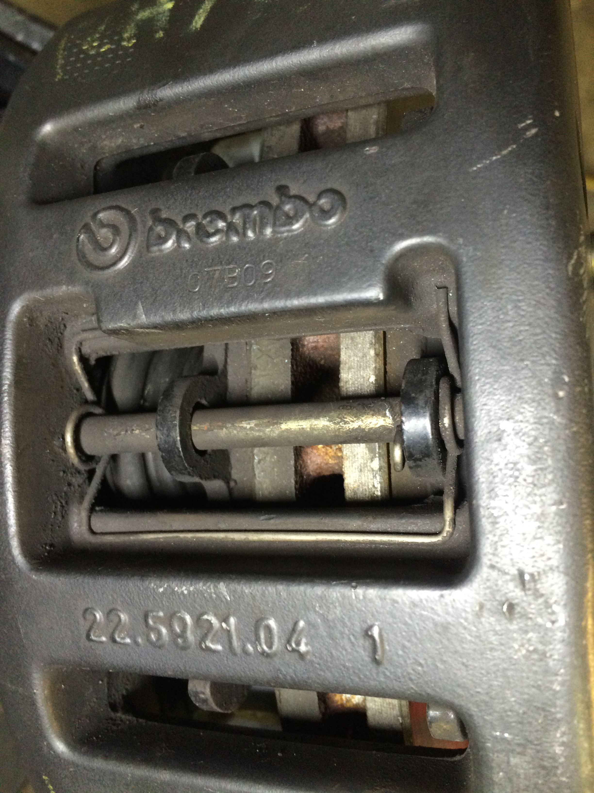 Showing pad contact rotor concentrically  &amp; not overhanging rotor.