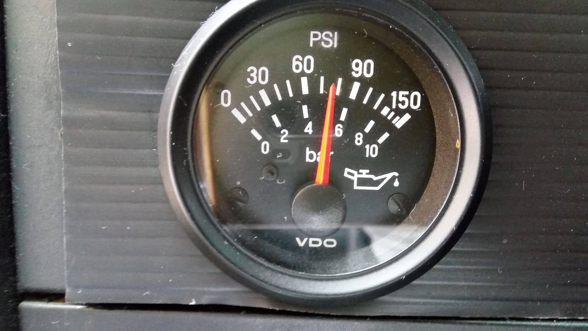 oil pressure gauge working.jpg